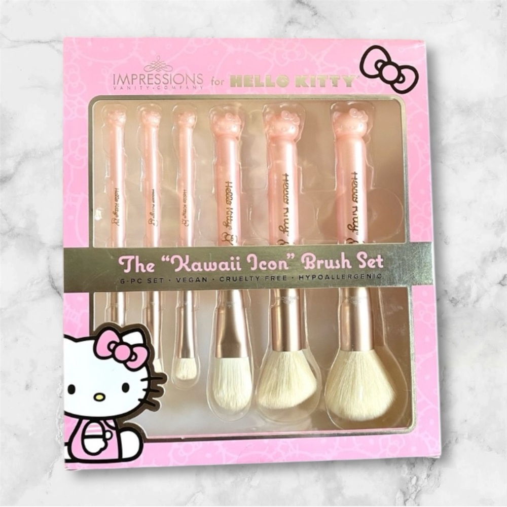 Hello Kitty Kawaii Icon" 6-PC BRUSH SET with hello Kitty on the ends Nib